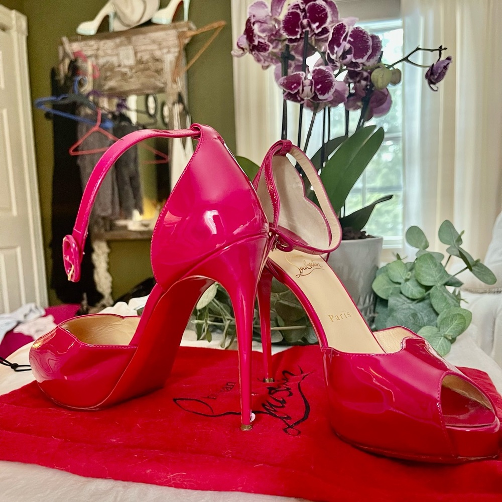 Louboutin size 40 fuchsia strap
